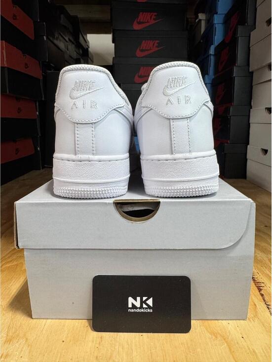 Nike Air Force 1 \'07 \'Triple White\' CW2288-111 BRAND NEW MENS SIZES 9 main image 4